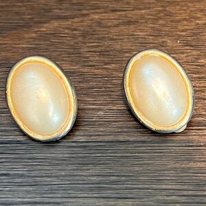 Vintage Oval shaped Pearl and Gold clip-on earrings